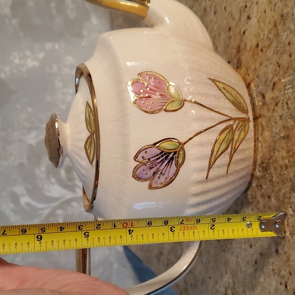 Vintage Queen Anne Arthur Wood floral and gold teapot - Picture 17 of 17